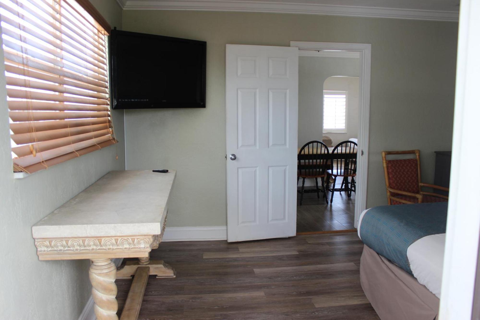 Shoreline Suites & Cabana Cottages - Beachfront دايتونا بيتش الغرفة الصورة