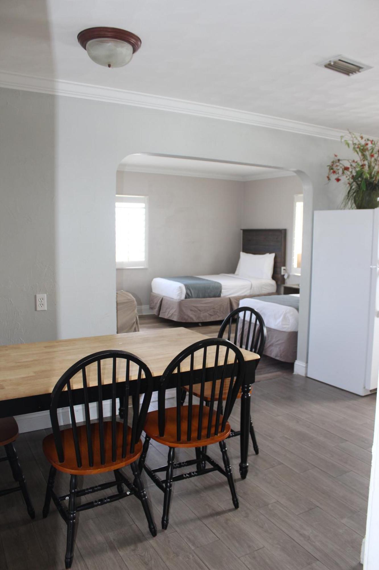 Shoreline Suites & Cabana Cottages - Beachfront دايتونا بيتش الغرفة الصورة