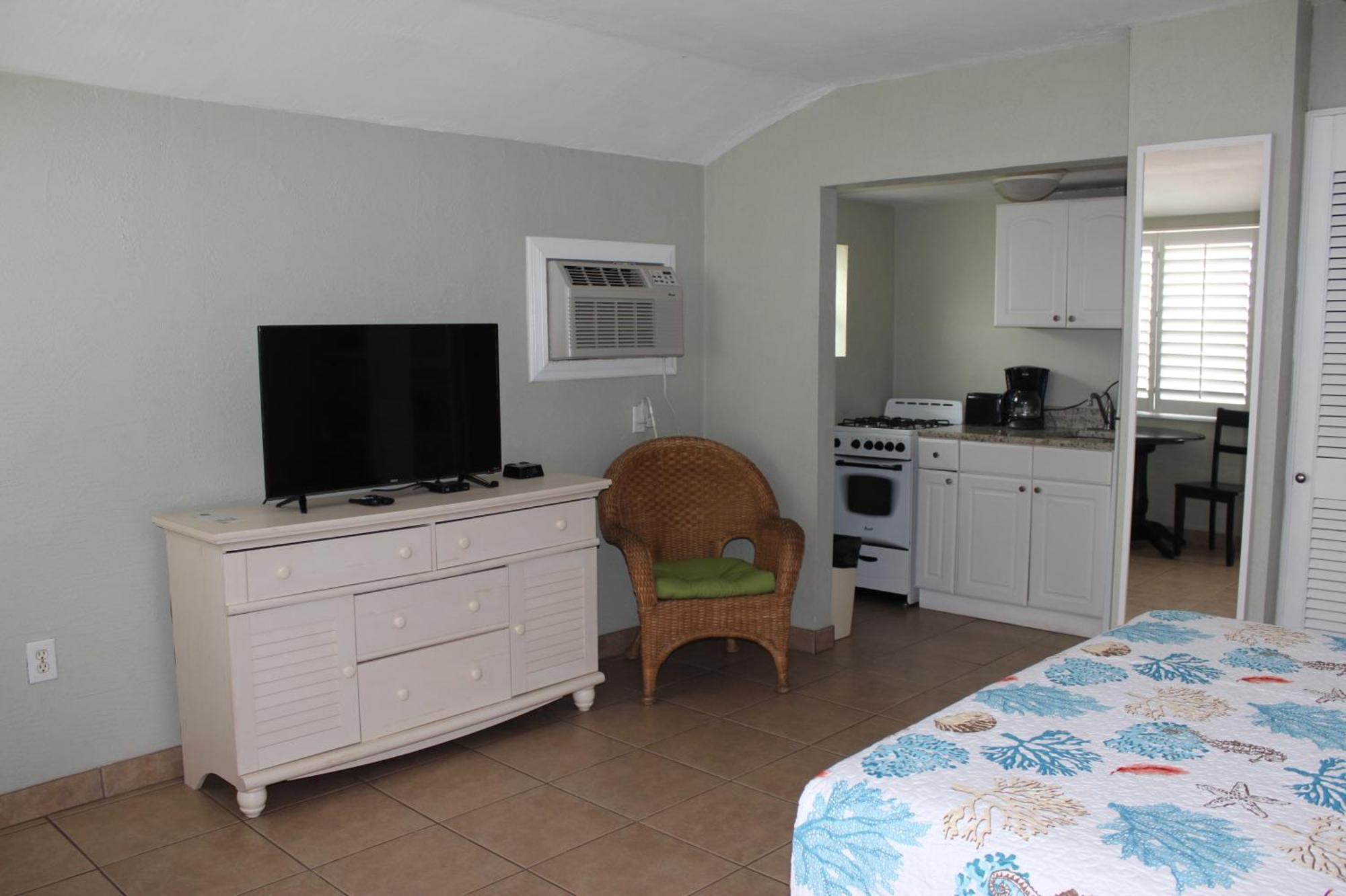 Shoreline Suites & Cabana Cottages - Beachfront دايتونا بيتش الغرفة الصورة