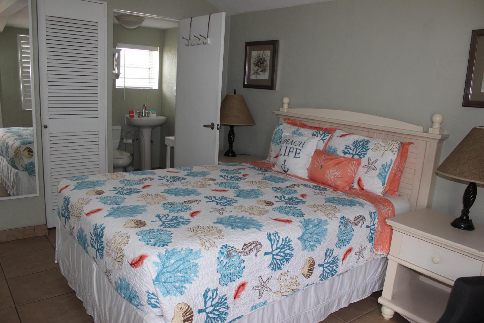 Shoreline Suites & Cabana Cottages - Beachfront دايتونا بيتش الغرفة الصورة