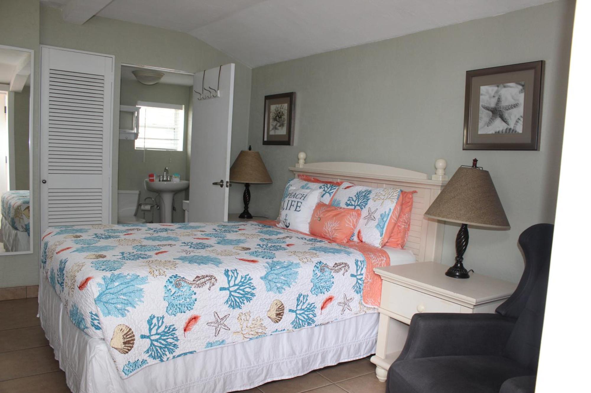 Shoreline Suites & Cabana Cottages - Beachfront دايتونا بيتش الغرفة الصورة