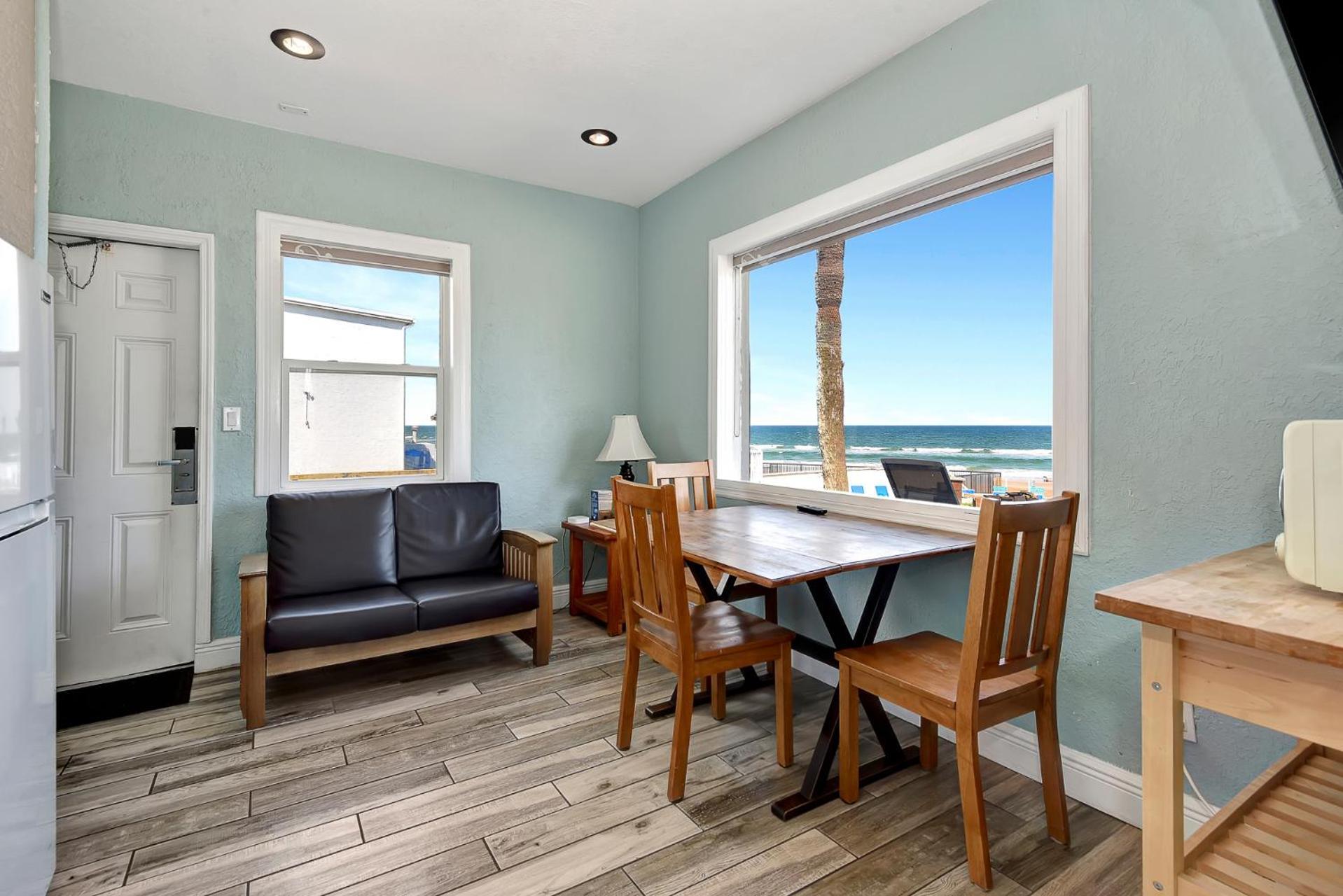 Shoreline Suites & Cabana Cottages - Beachfront دايتونا بيتش المظهر الخارجي الصورة