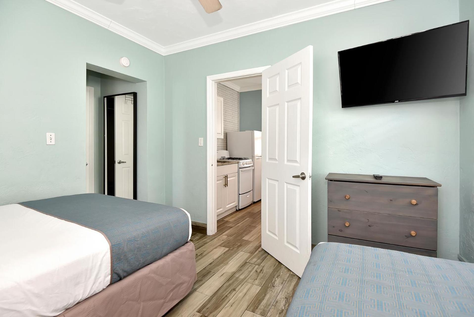 Shoreline Suites & Cabana Cottages - Beachfront دايتونا بيتش المظهر الخارجي الصورة